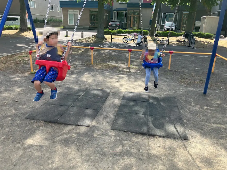 札幌市西区発寒大空公園幼児用ブランコ