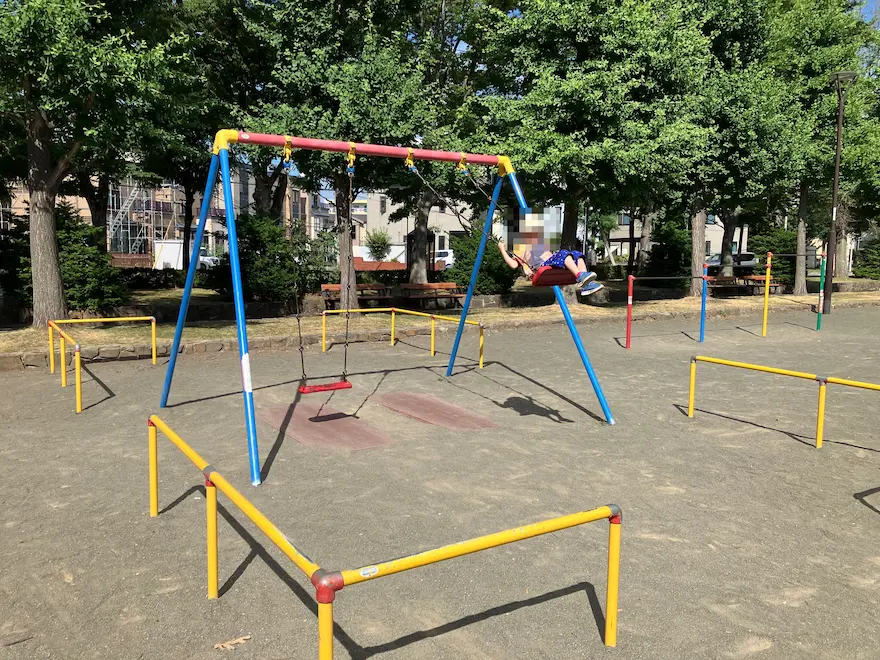 札幌市西区発寒大空公園児童用ブランコ