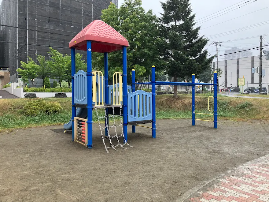 発寒あかね公園アスレチック遊具