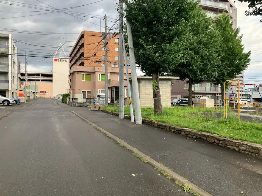 西町北銀杏公園から見た宮の沢SEIYU